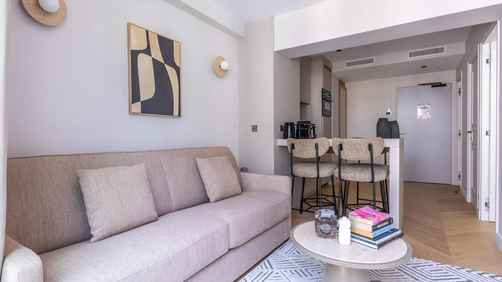 Quartier Libre Opera Apartahotel 5*