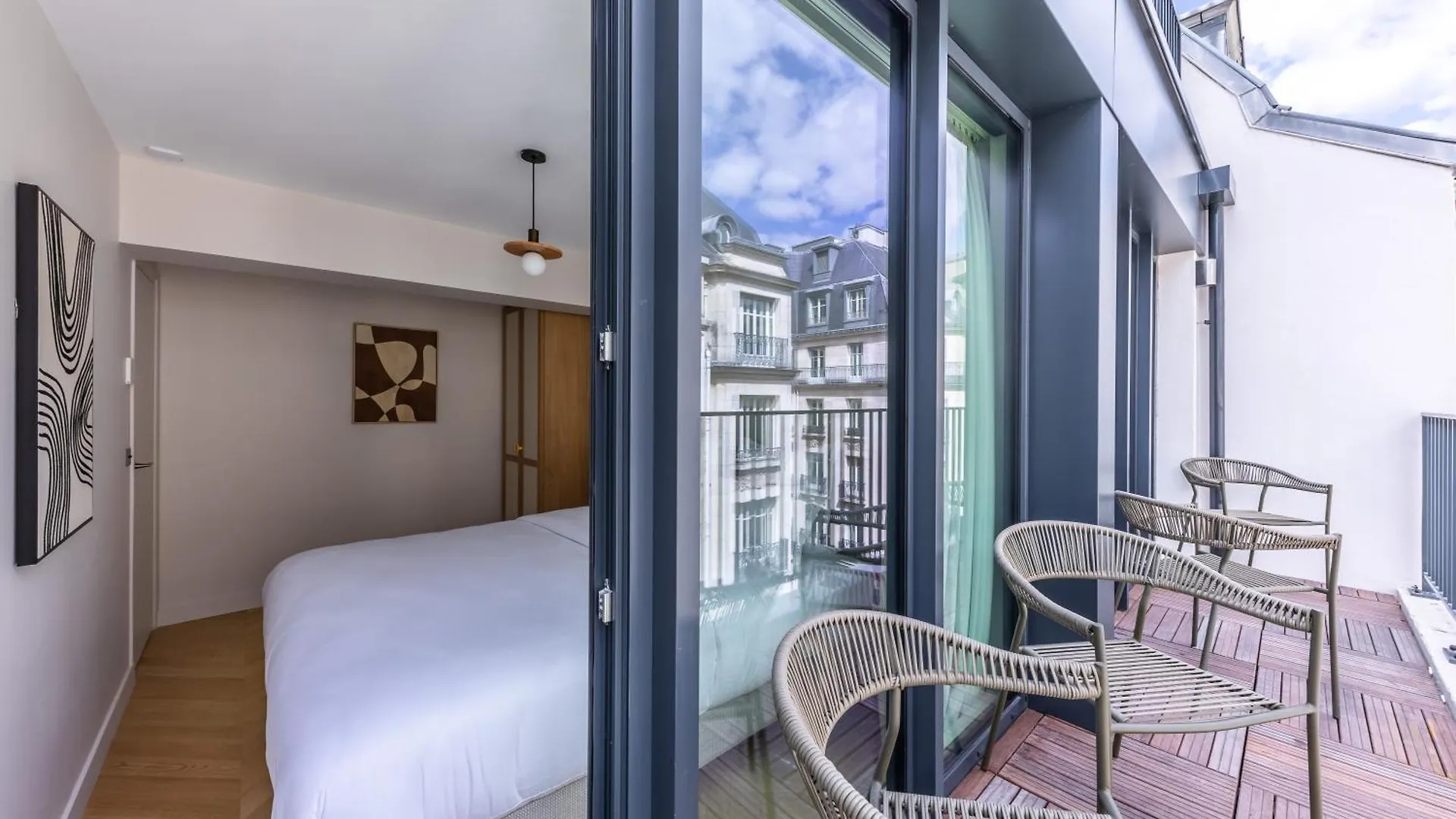 Quartier Libre Opera Apartahotel 5*