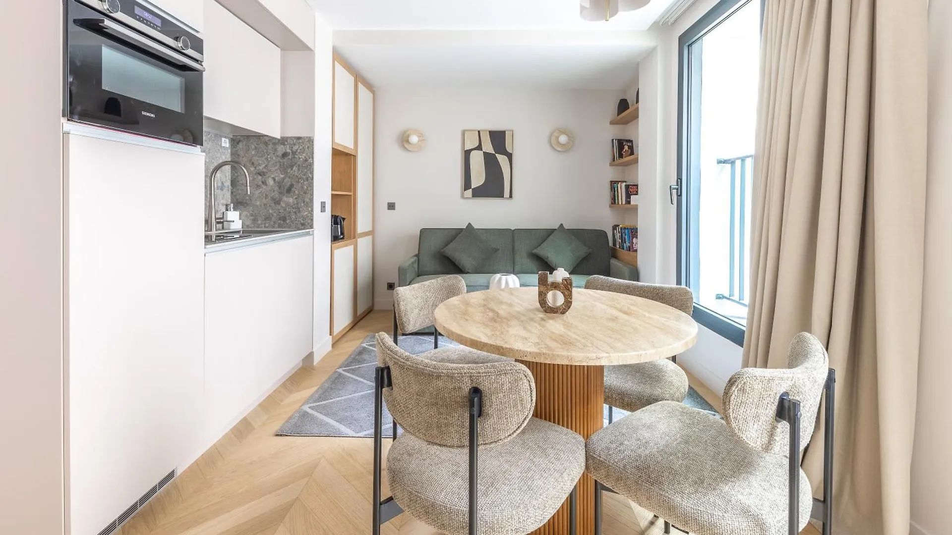 Quartier Libre Opera Apartahotel 5*