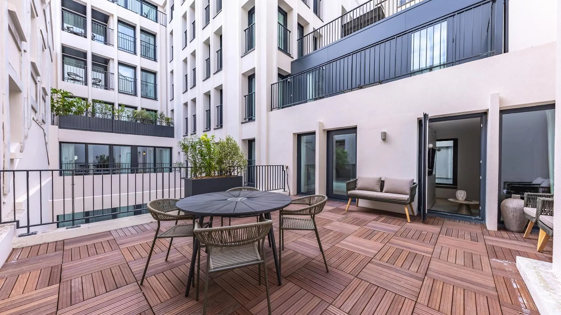Quartier Libre Opera Aparthotel 5*